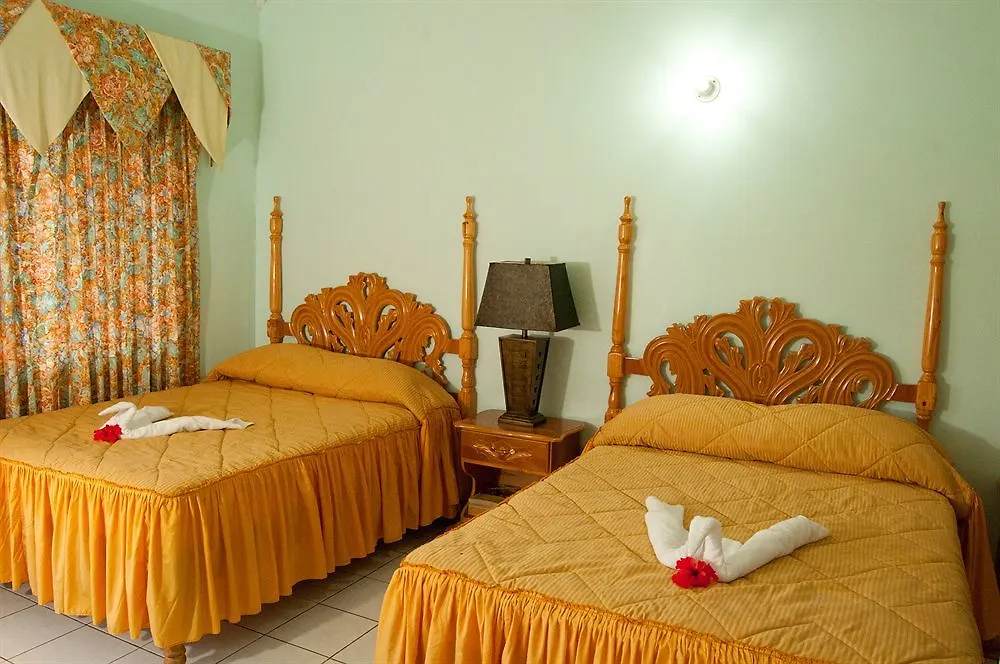 Tamboo Resort Негрил