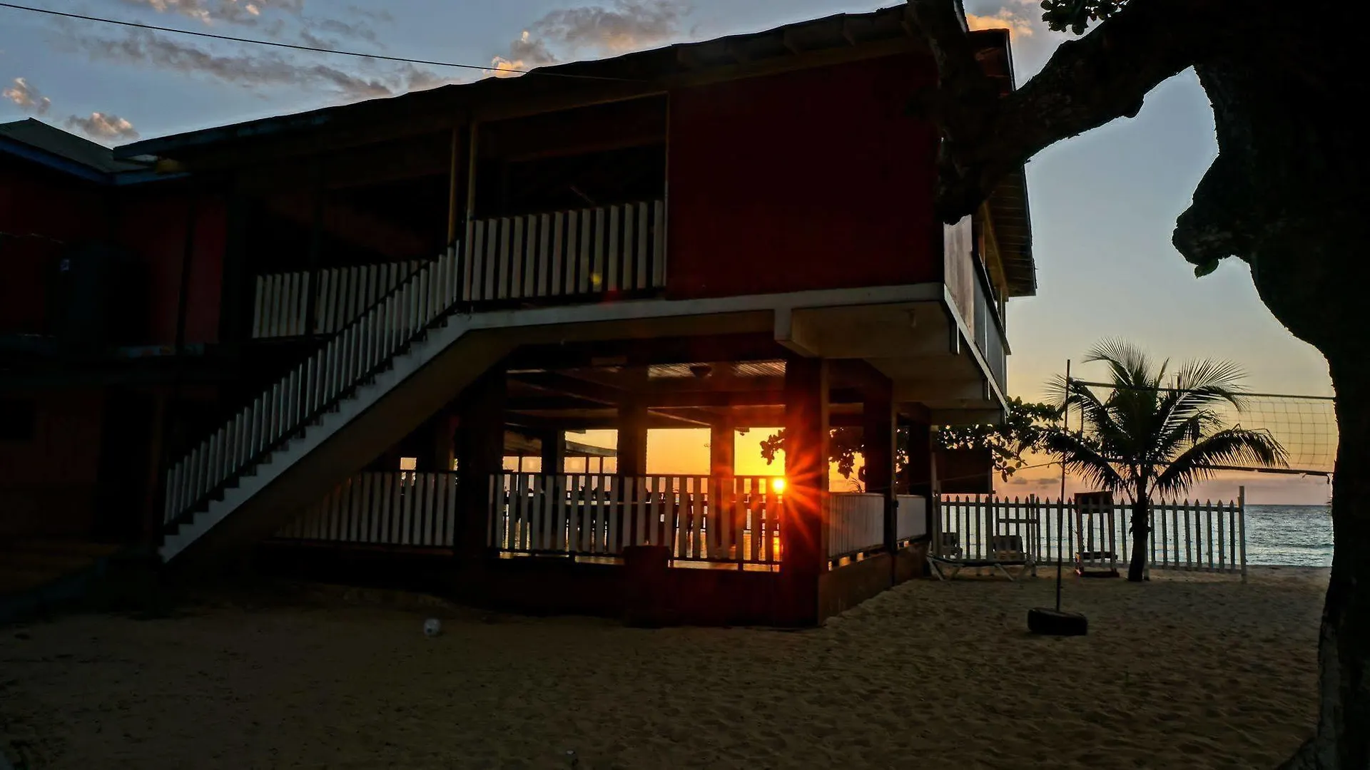 Отель Tamboo Resort Негрил