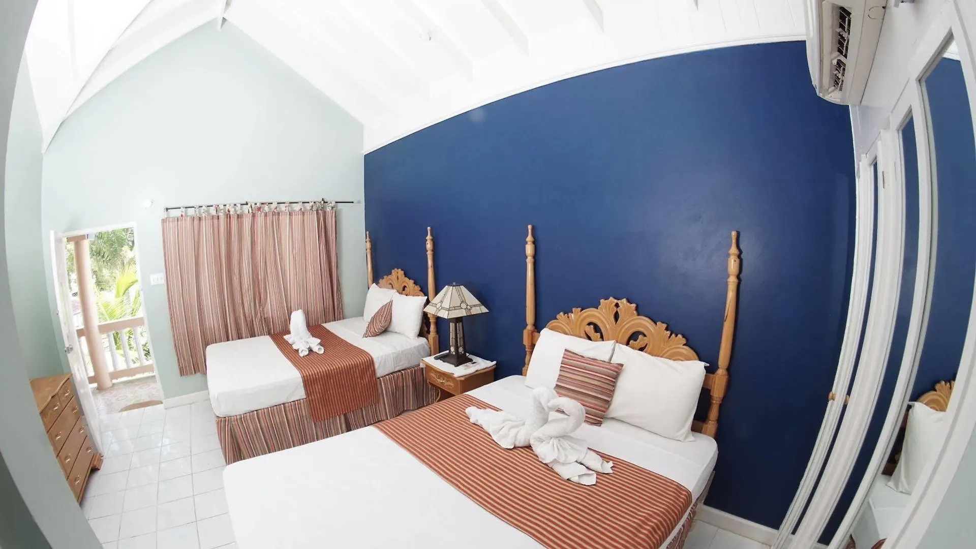 Tamboo Resort Негрил