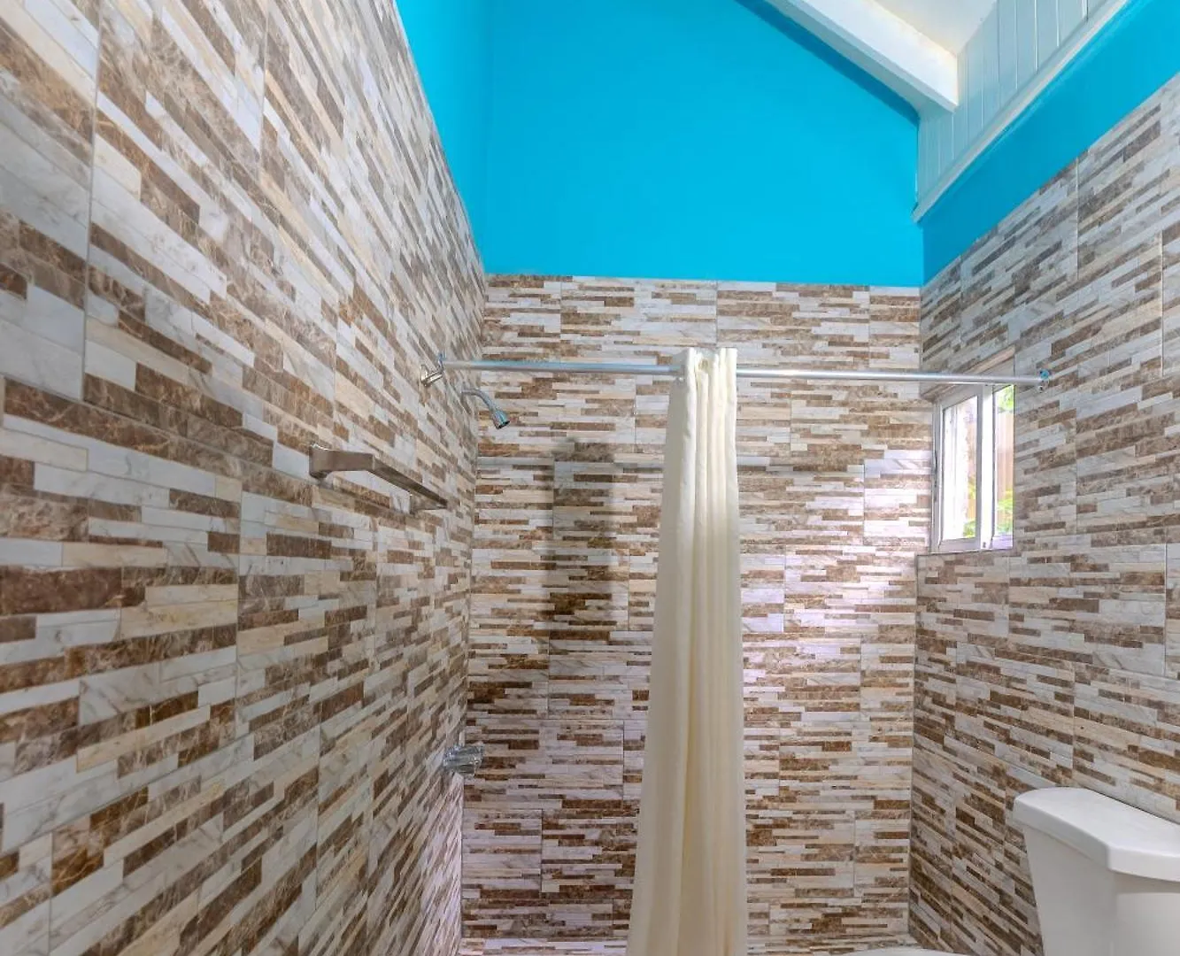 Tamboo Resort Негрил Отель