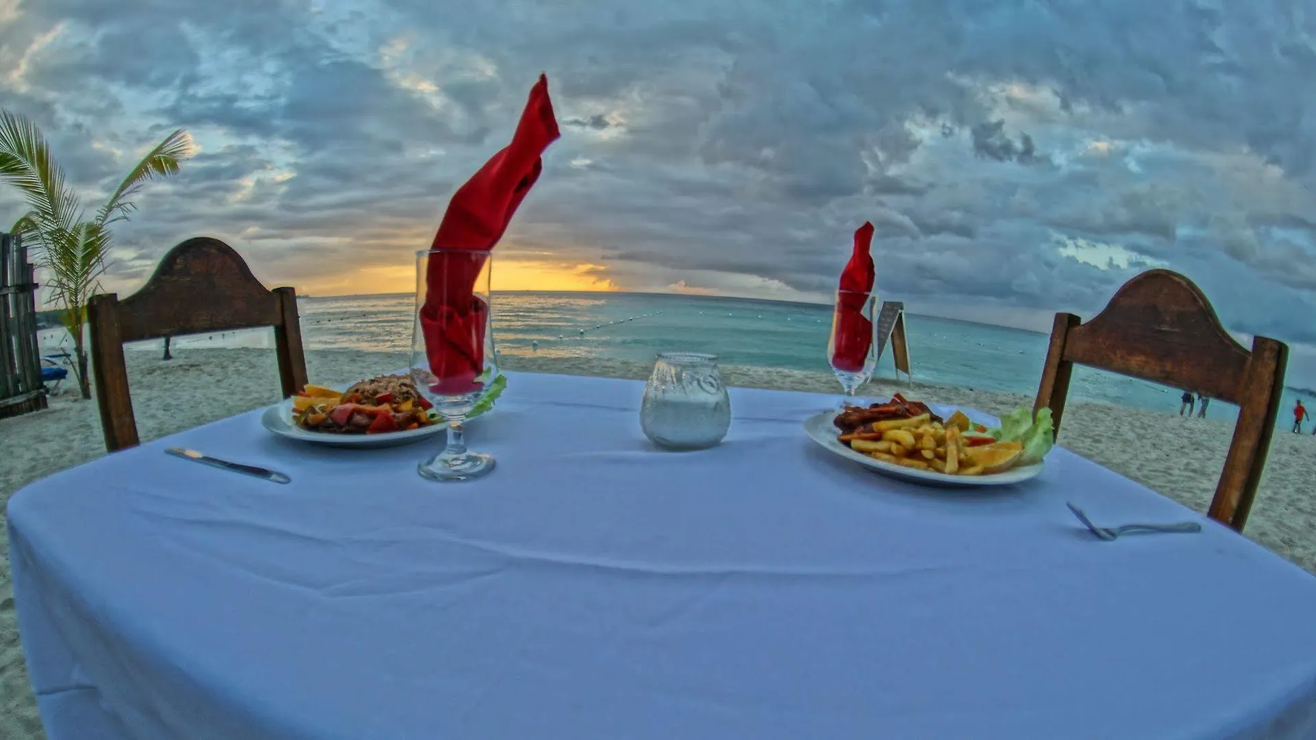 Tamboo Resort Негрил Отель
