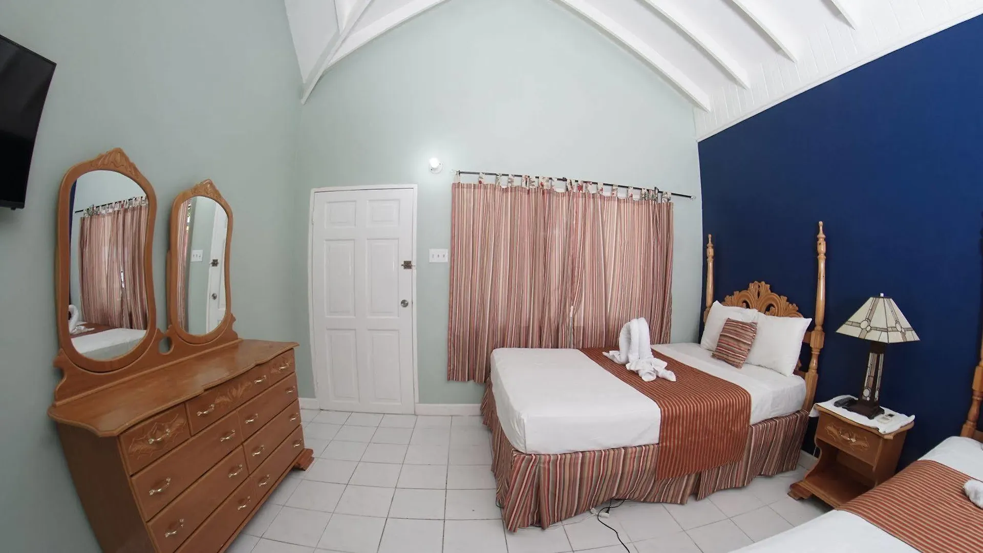 Tamboo Resort Негрил 4*,  Ямайка